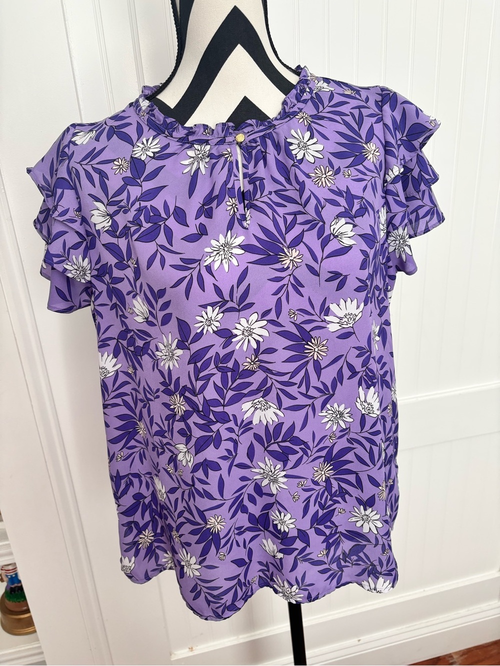 Liz Claiborne Lavender Floral Ruffle-Sleeve Top